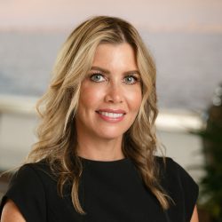 Amanda-Headshot 1